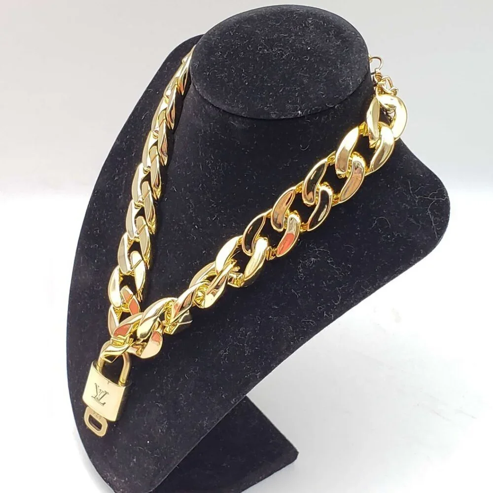 Authentic Louis Vuitton Lock & Key w/unbranded Gold Plated Chain Necklace 013126